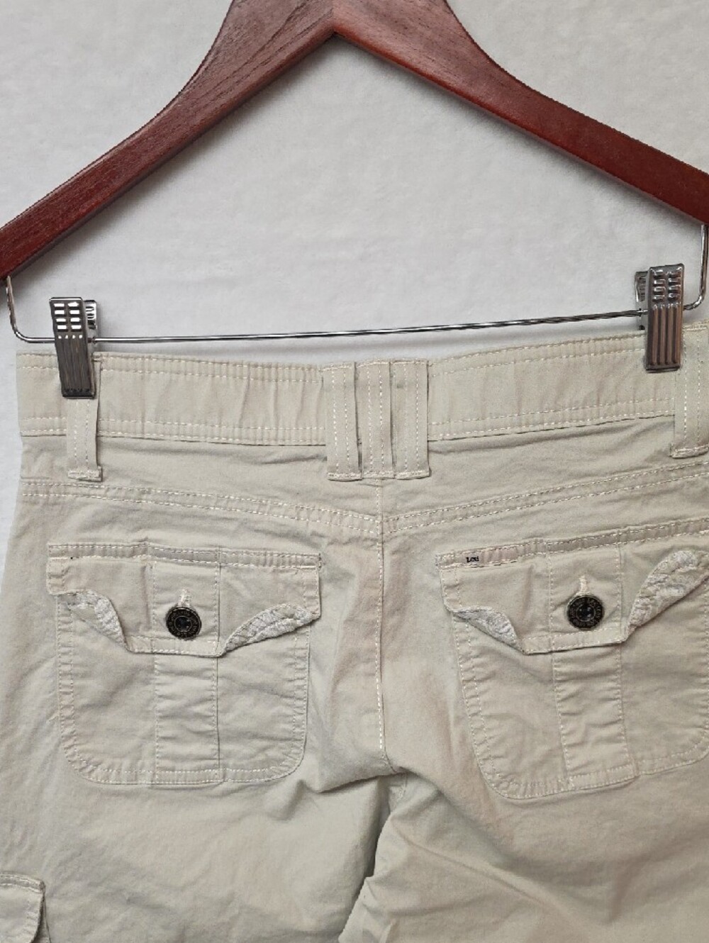 Lee Women's Light Khaki Cargo Capri Pants - Picture 13 of 16